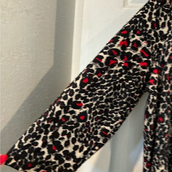 NWOT Emily Daniels Textured Red and Black Leopard Knit Top - Picture 3 of 4